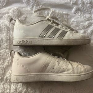 Adidas Ladies Sneakers Rare “ advantage “ Retro Low Top Size 7.5 Silver Stripes